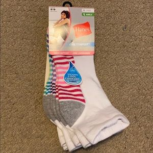 Hanes socks